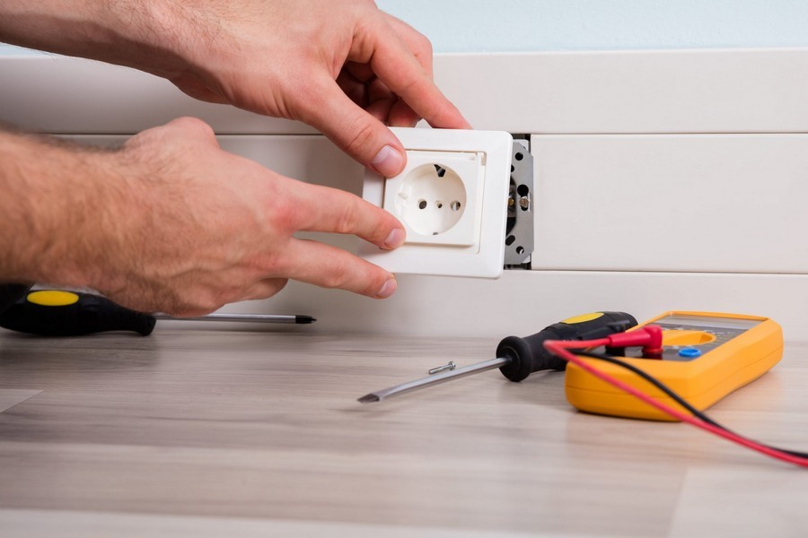 Four Reasons to Hire a Professional Electrician